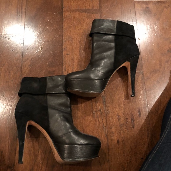 Dolce Vita suede and leather black booties - Picture 2 of 4